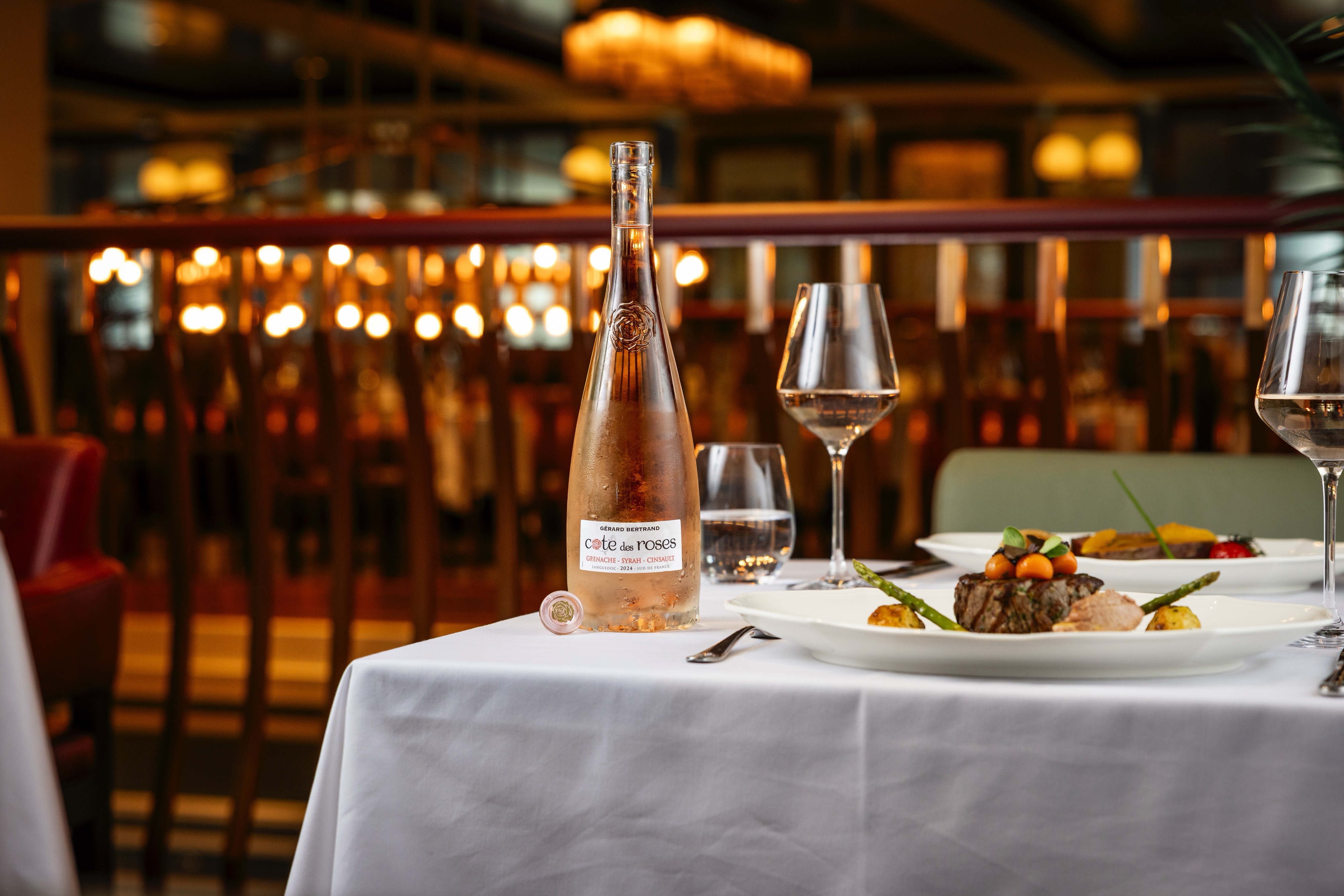 Spirit of Discovery - La Vie En Rose at The Club